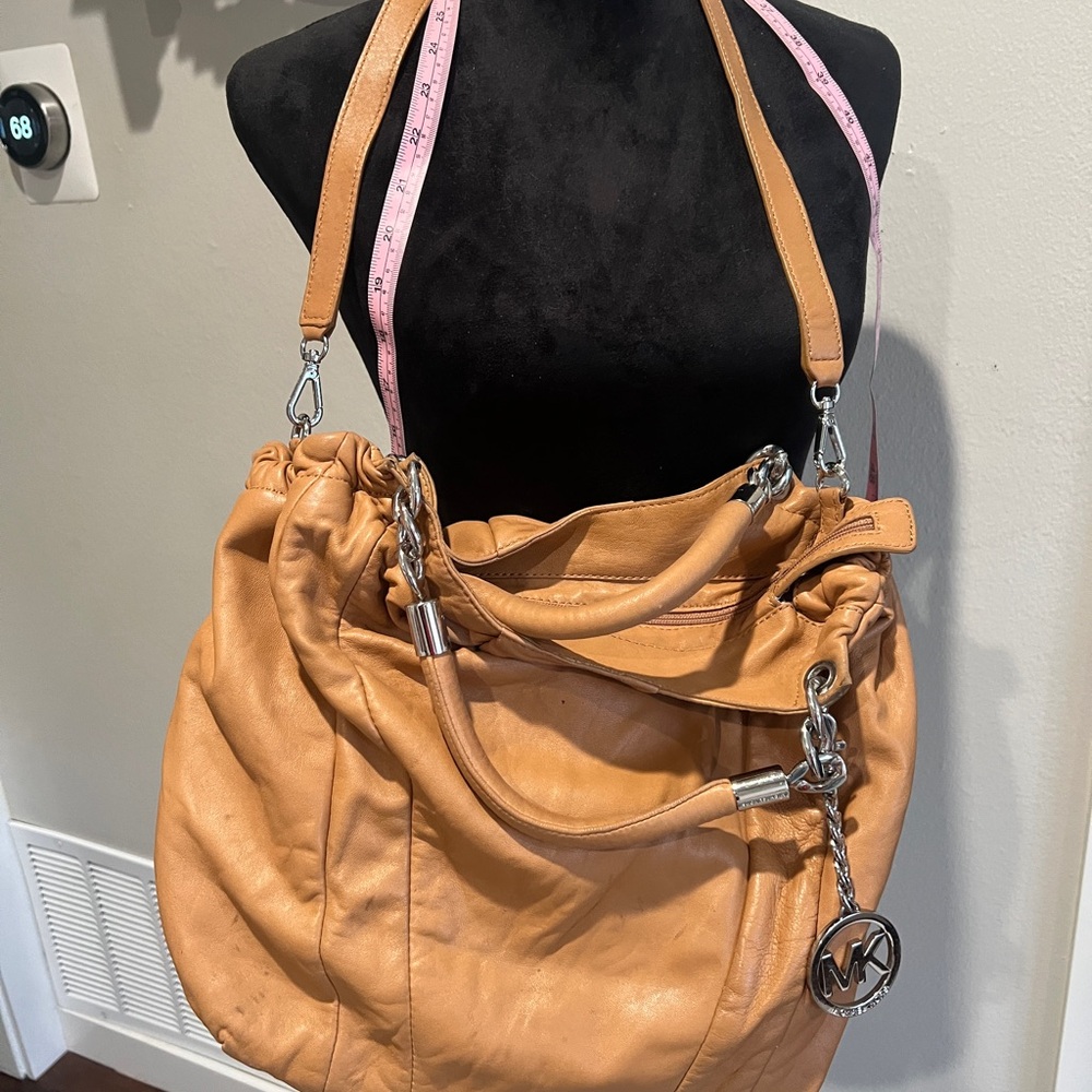 GUC - Michael Kors Caramel Leather Shoulder Bag!!!